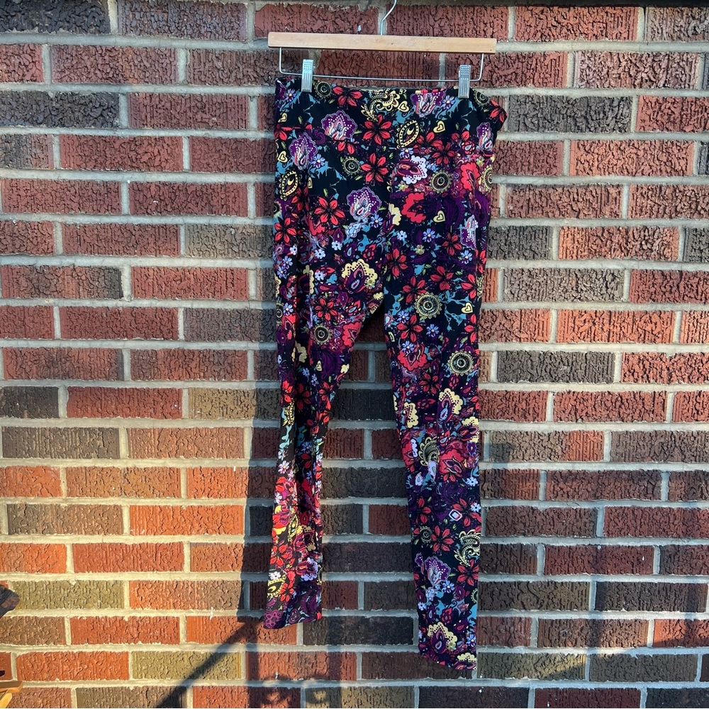 LuLaRoe Black and Multicolored Floral Paisley Mid Rise Leggings
